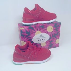 New Balance Women's 574 Outer Glow Shoes